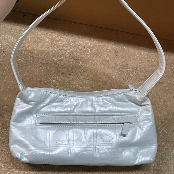 VINTAGE PINKY LEATHER Pearl White Leather Embossed Logo Chic Top Handle Eve Bag - Picture 1 of 12